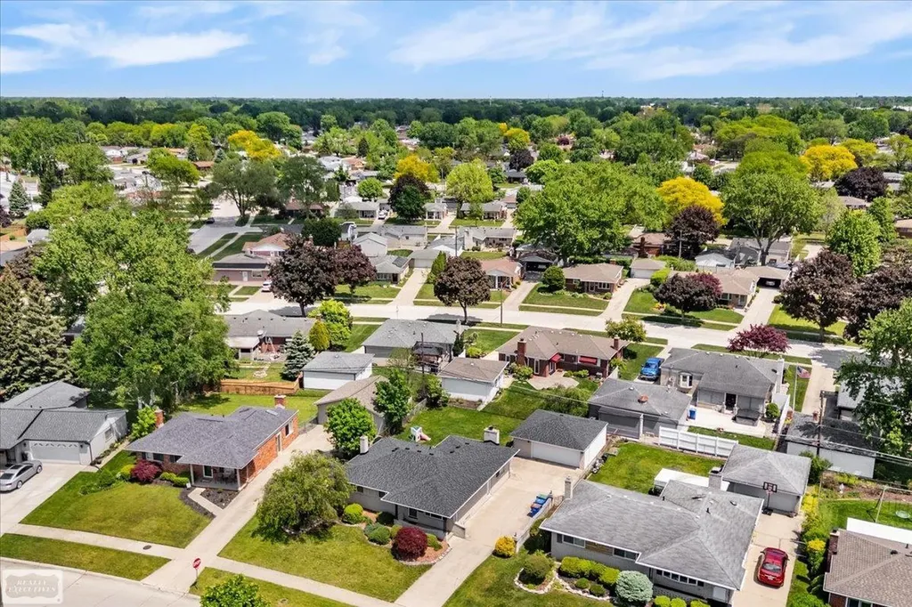 30232 Gloede Drive Warren City MI 48088