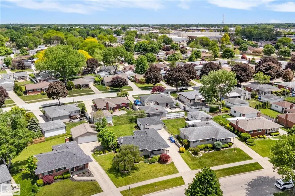 30232 Gloede Drive Warren City MI 48088