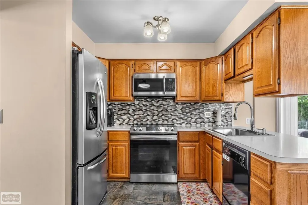 30232 Gloede Drive Warren City MI 48088
