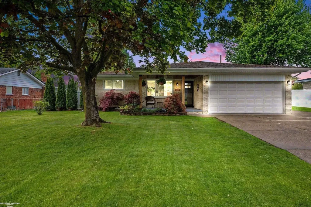35357 Bobcean Road Clinton Charter Township MI 48035