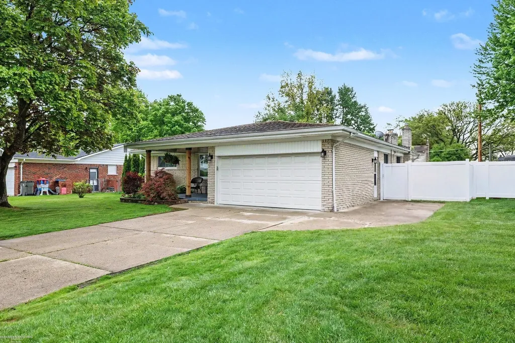 35357 Bobcean Road Clinton Charter Township MI 48035