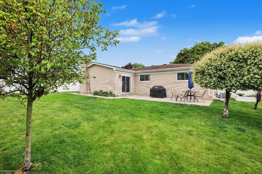 35357 Bobcean Road Clinton Charter Township MI 48035