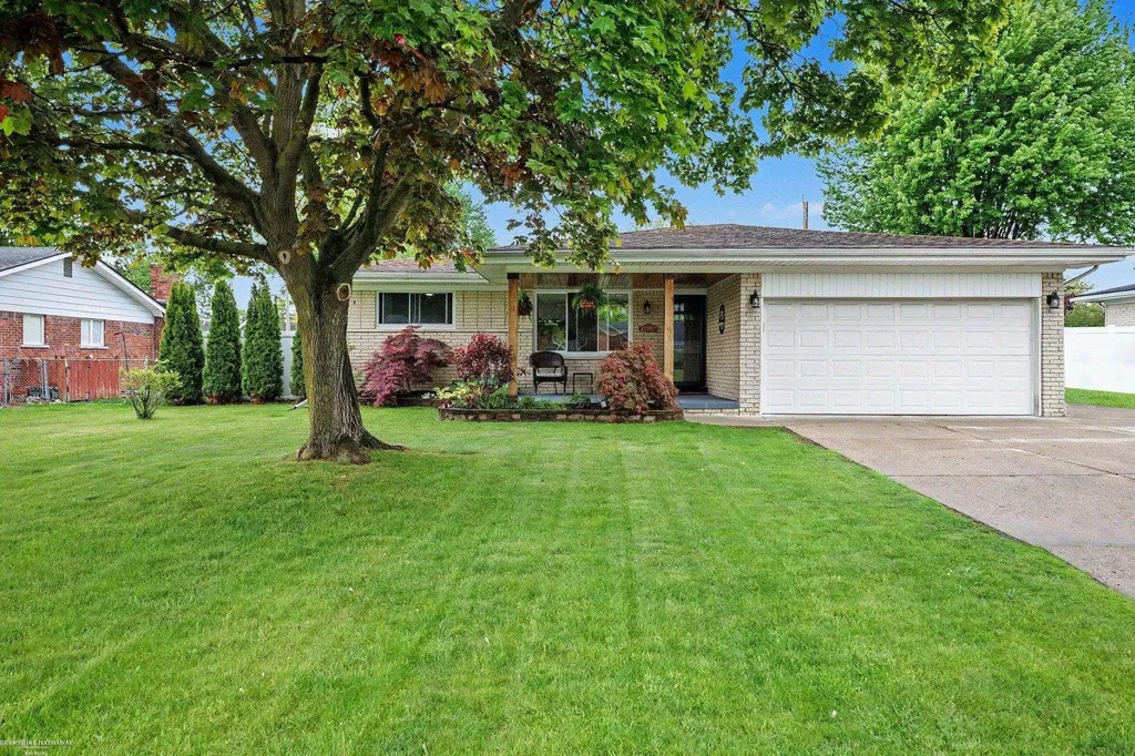 35357 Bobcean Road Clinton Charter Township MI 48035