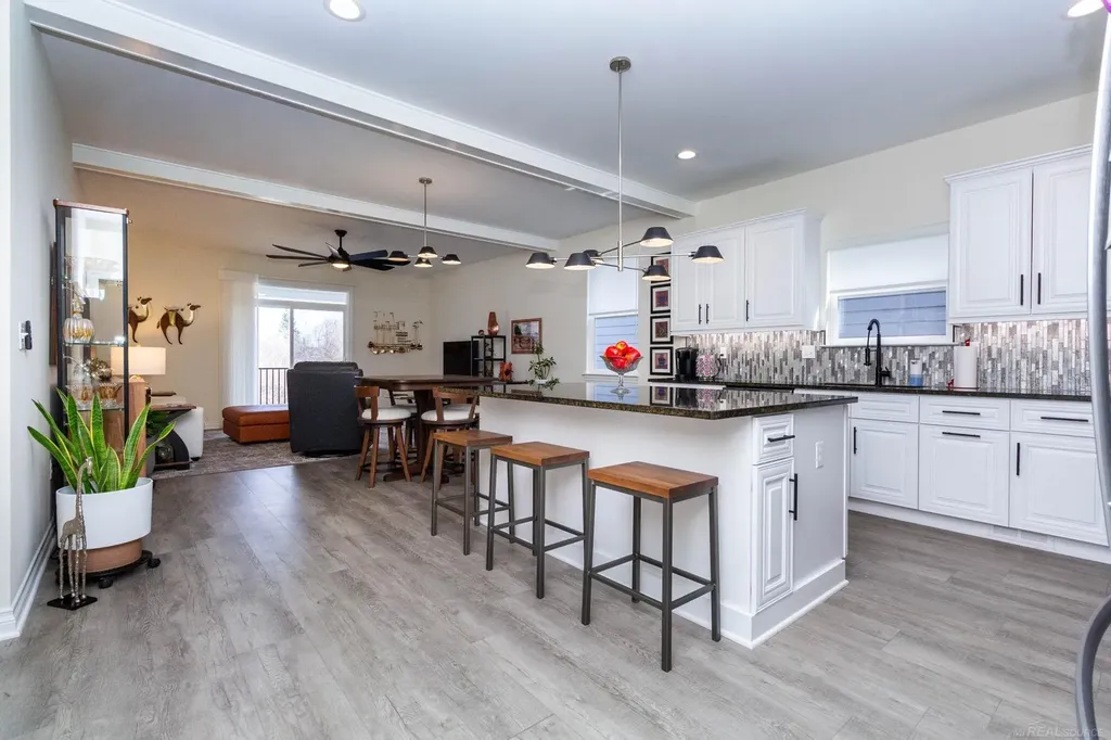 27489 Maryjane Lane W Chesterfield Township MI 48047