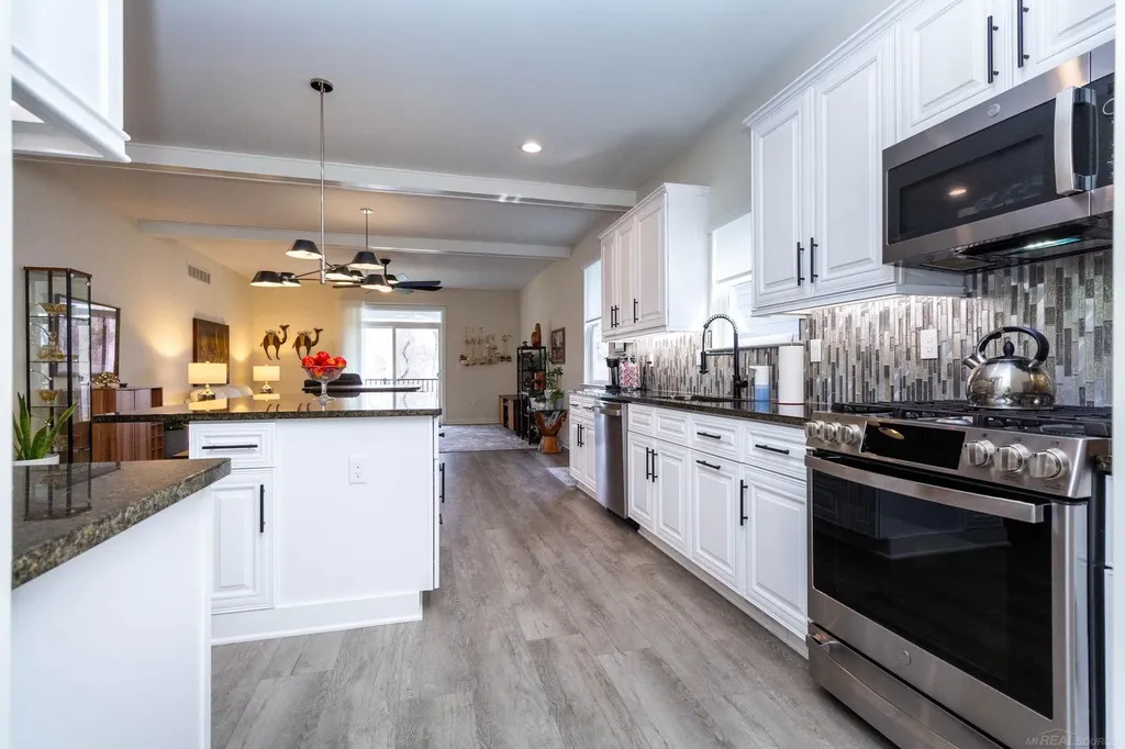 27489 Maryjane Lane W Chesterfield Township MI 48047