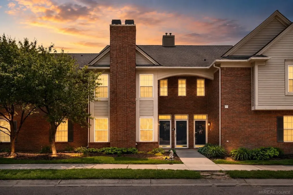 16412 Claremont Drive Clinton Charter Township MI 48038