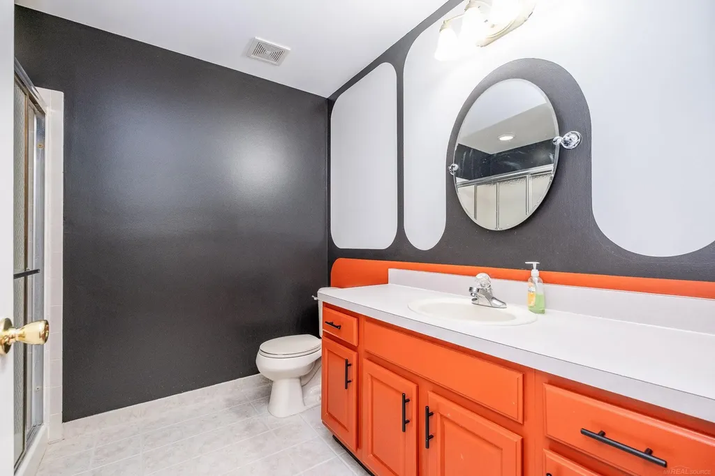 16412 Claremont Drive Clinton Charter Township MI 48038