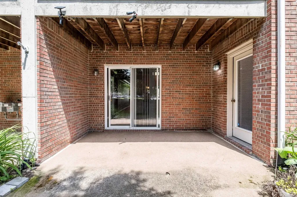 16412 Claremont Drive Clinton Charter Township MI 48038