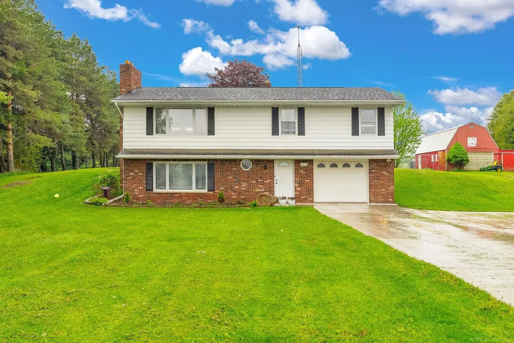4394 Deckerville Road Marion Township MI 48427
