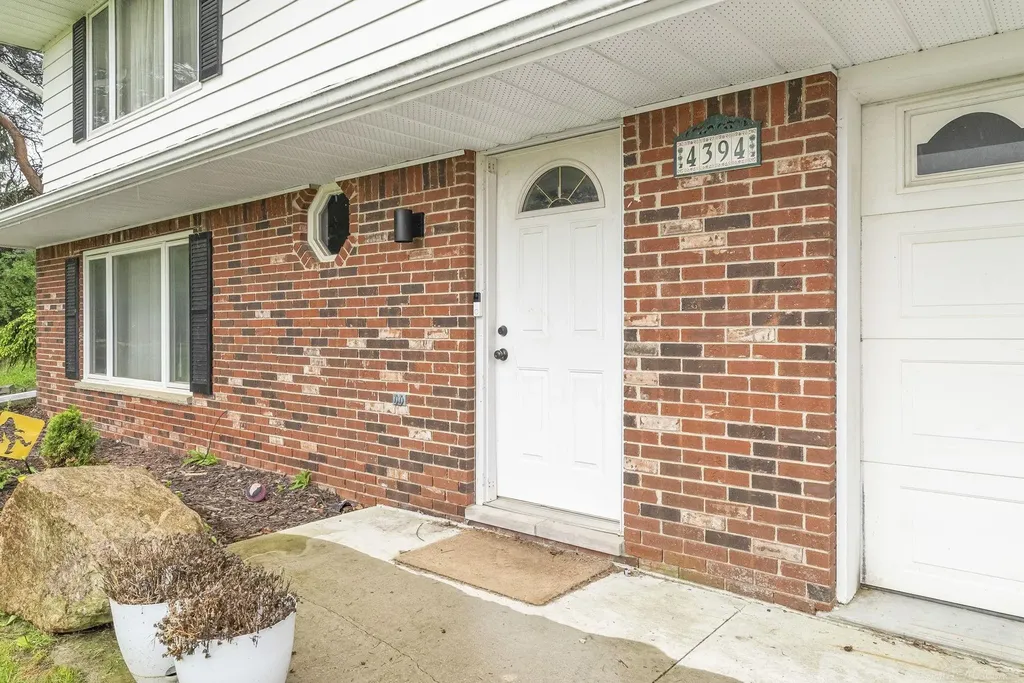4394 Deckerville Road Marion Township MI 48427