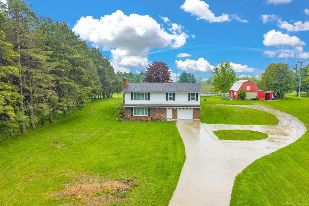 4394 Deckerville Road Marion Township MI 48427