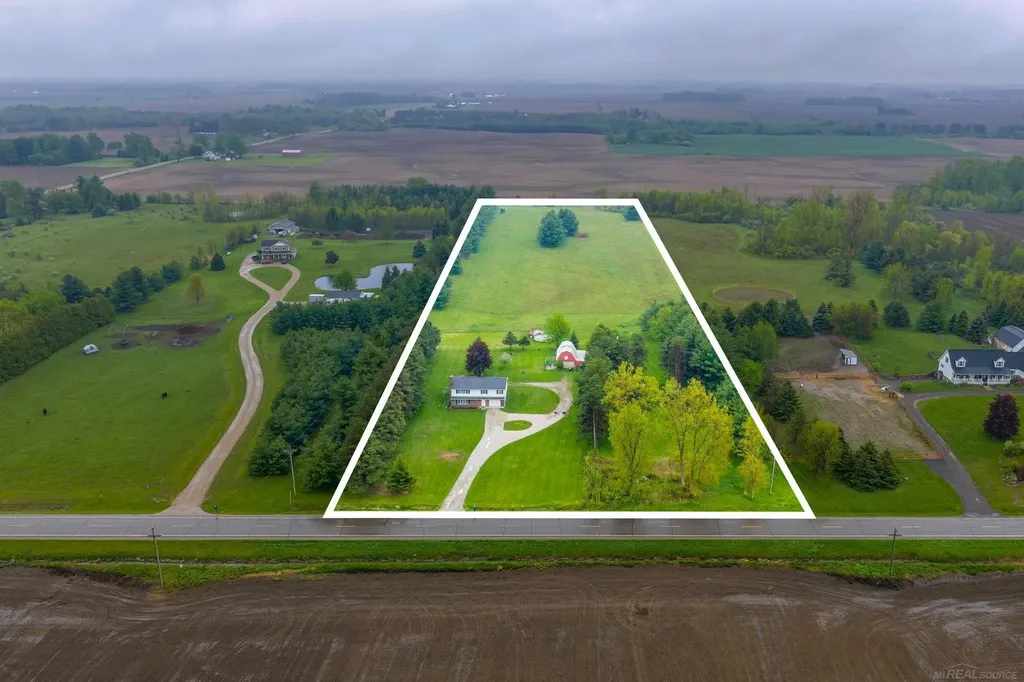 4394 Deckerville Road Marion Township MI 48427