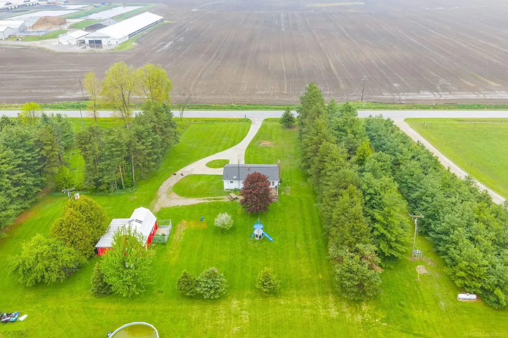 4394 Deckerville Road Marion Township MI 48427