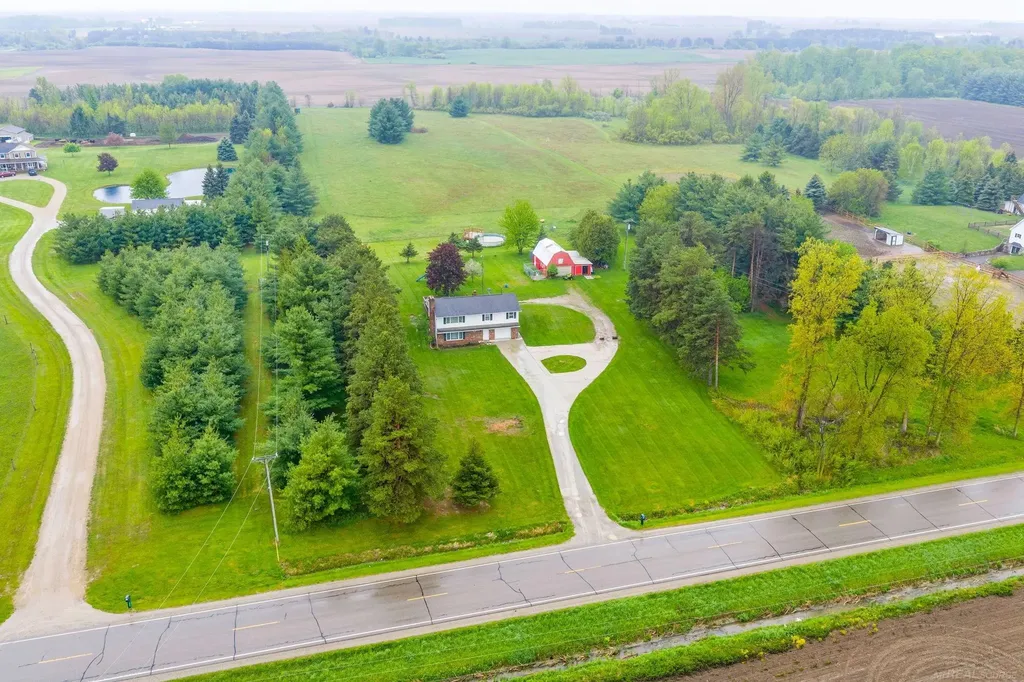 4394 Deckerville Road Marion Township MI 48427