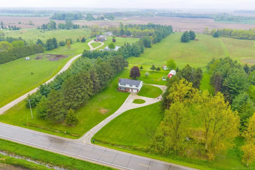 4394 Deckerville Road Marion Township MI 48427