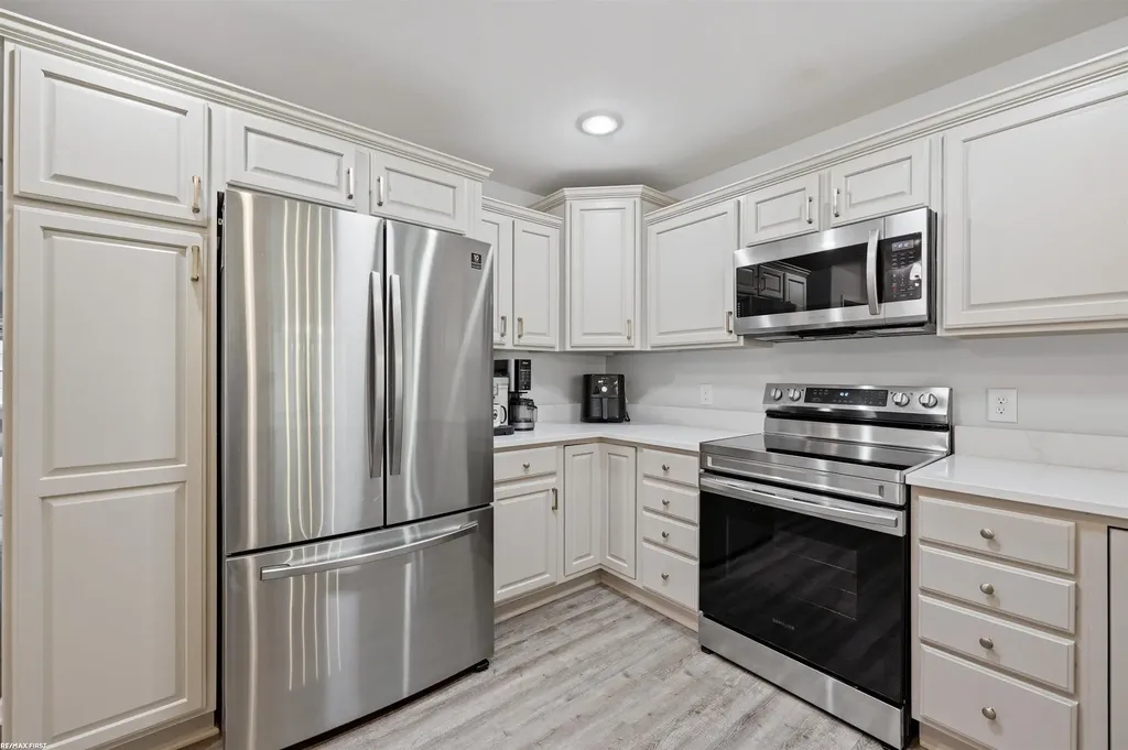 11883 Liberty Woods Drive Washington Township MI 48094