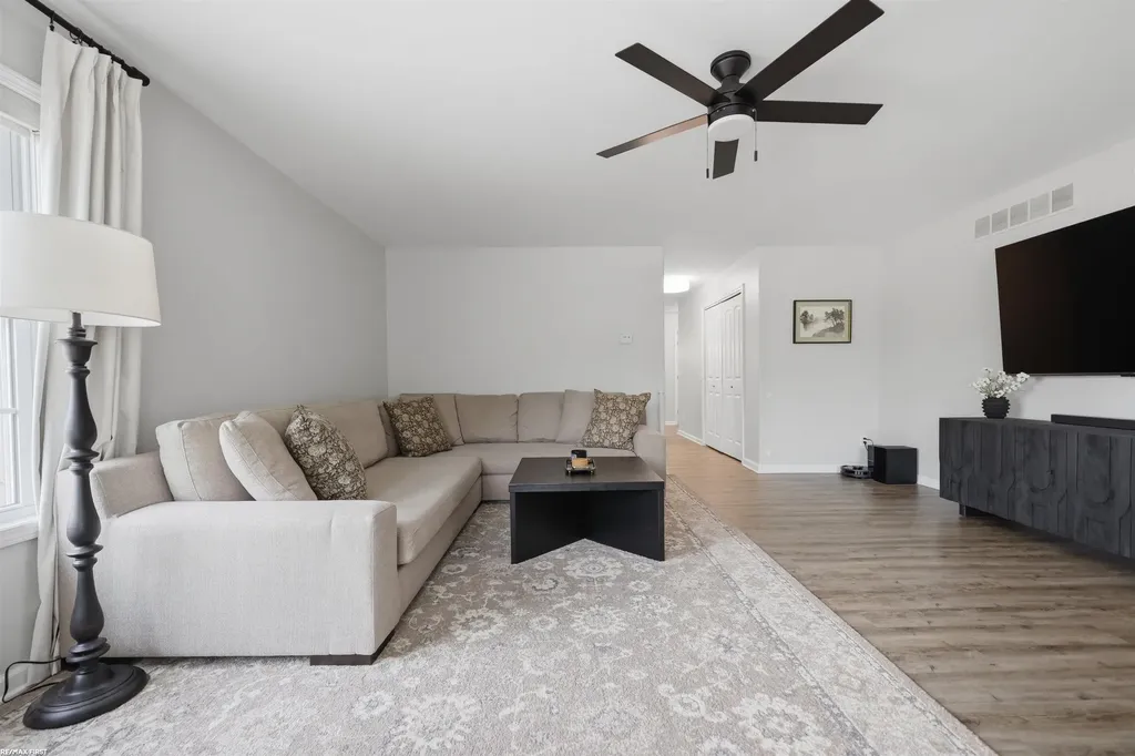 11883 Liberty Woods Drive Washington Township MI 48094