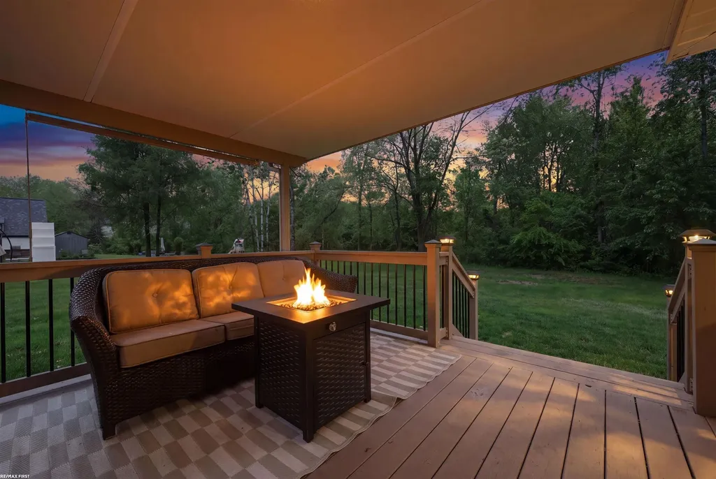 11883 Liberty Woods Drive Washington Township MI 48094