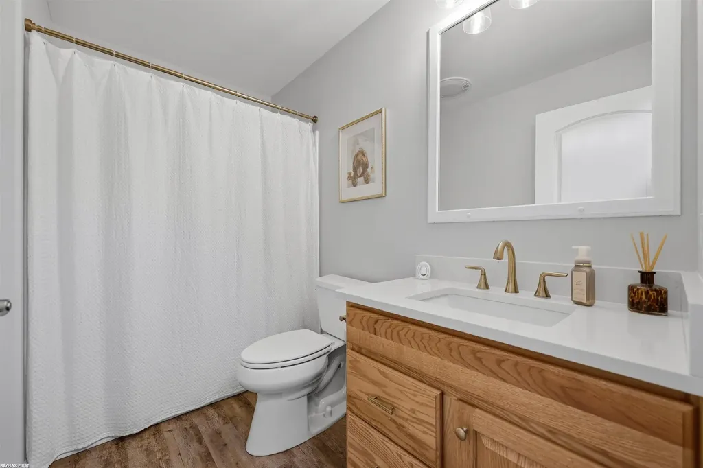 11883 Liberty Woods Drive Washington Township MI 48094