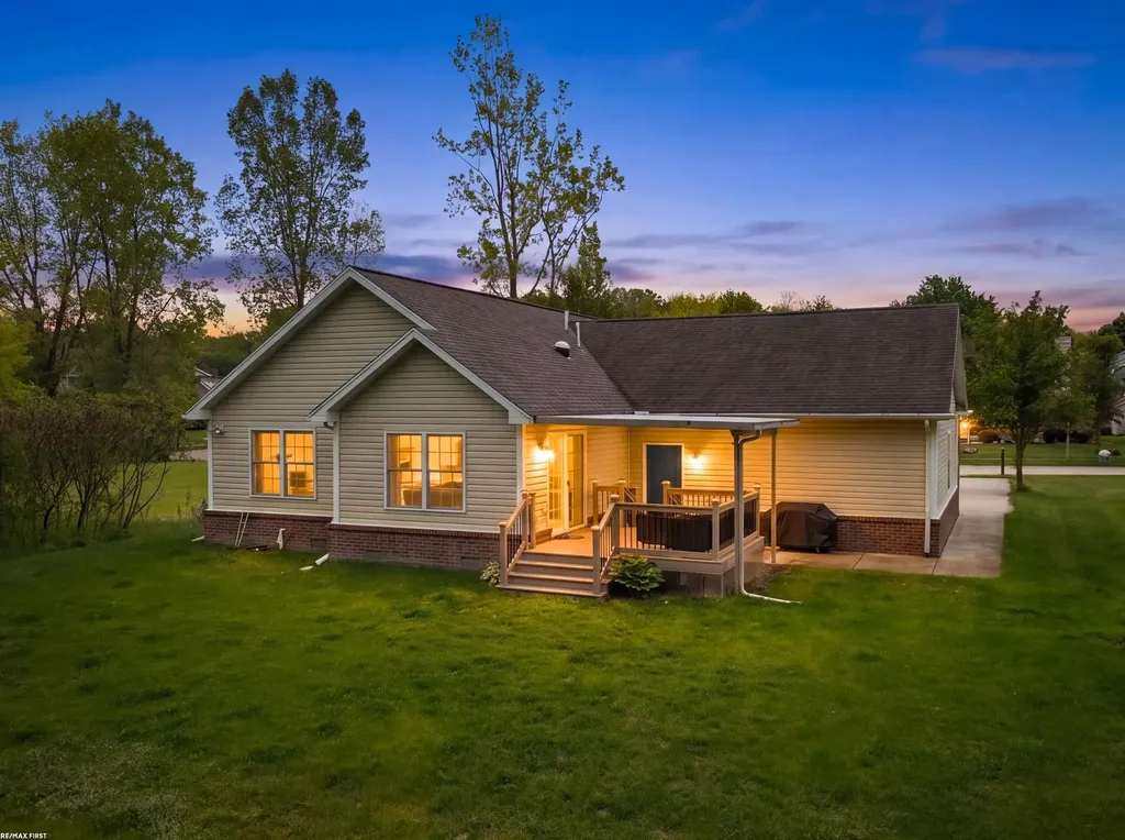11883 Liberty Woods Drive Washington Township MI 48094