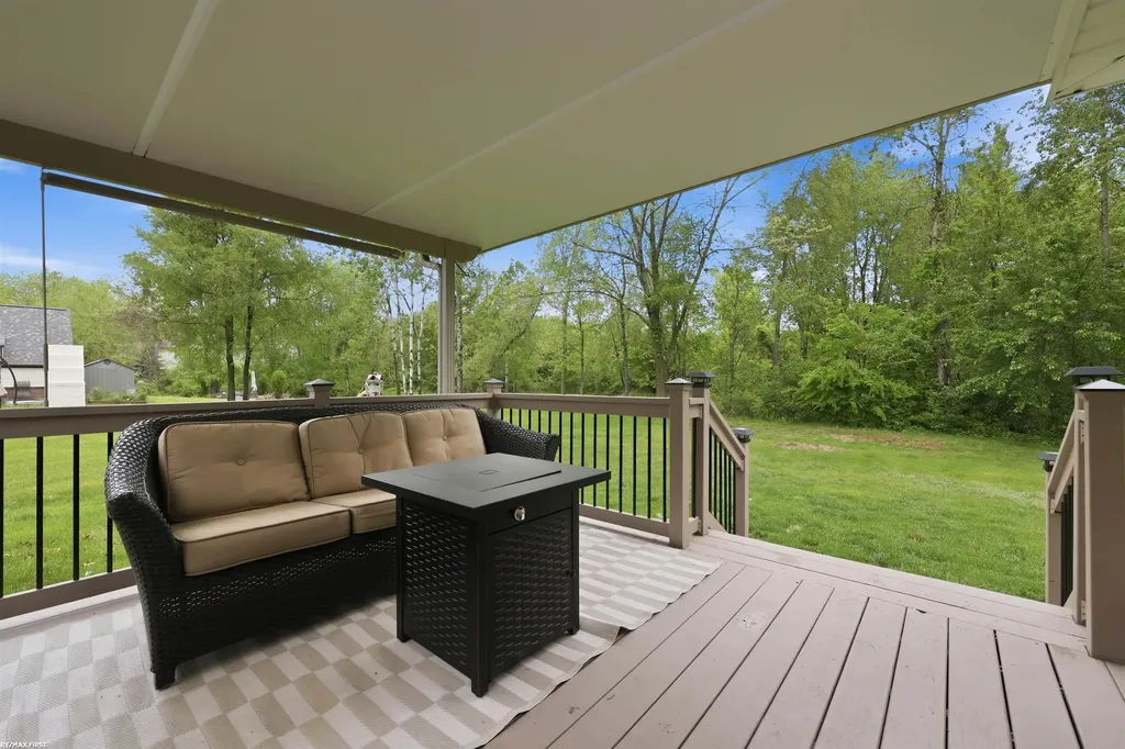 11883 Liberty Woods Drive Washington Township MI 48094