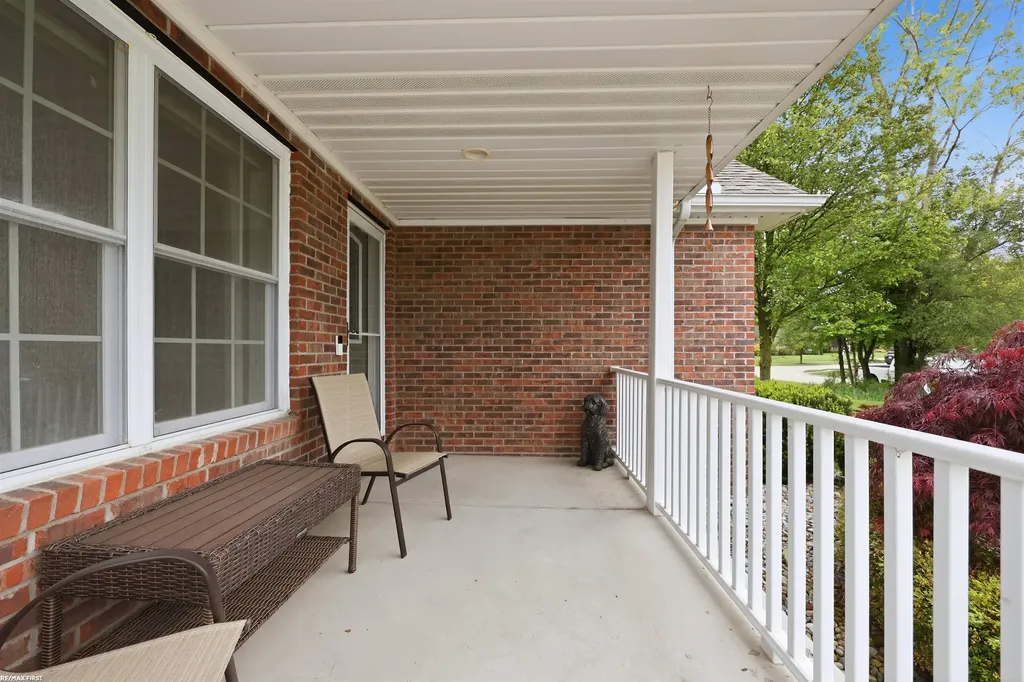 11883 Liberty Woods Drive Washington Township MI 48094