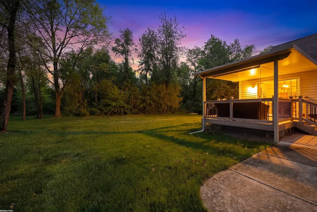 11883 Liberty Woods Drive Washington Township MI 48094