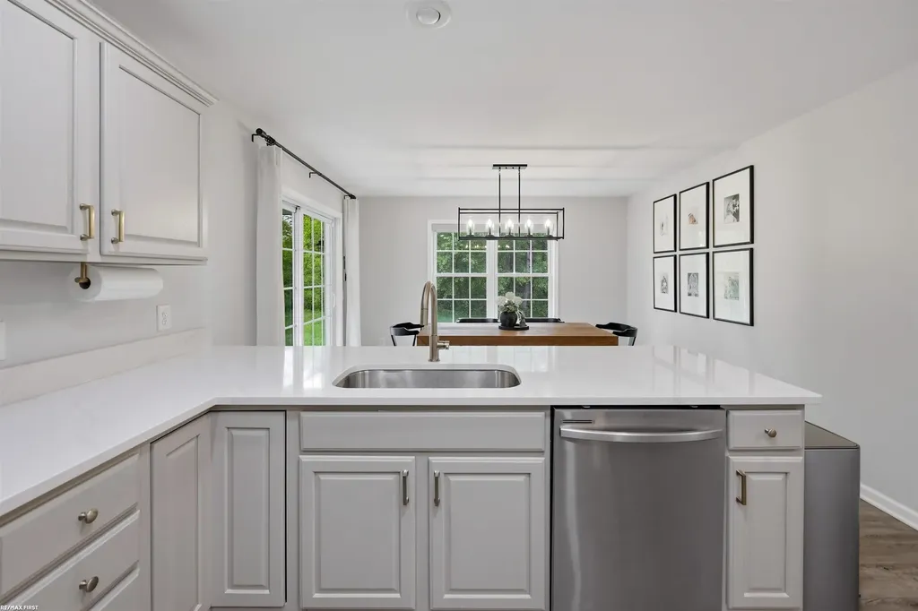 11883 Liberty Woods Drive Washington Township MI 48094