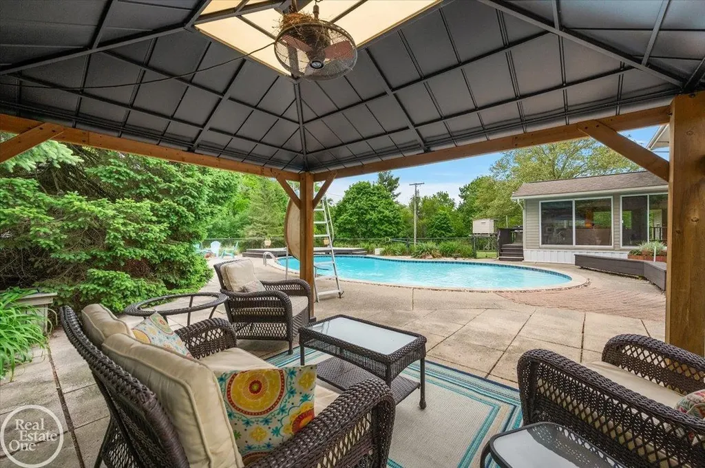 88 Aspinwall Drive Troy City MI 48098