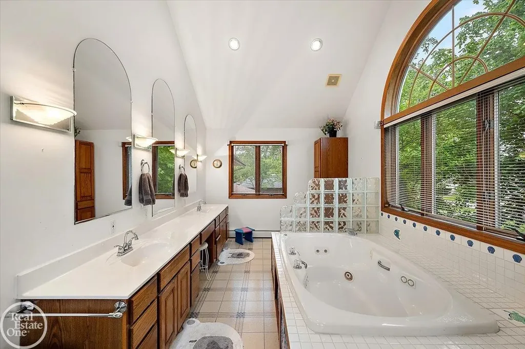 88 Aspinwall Drive Troy City MI 48098