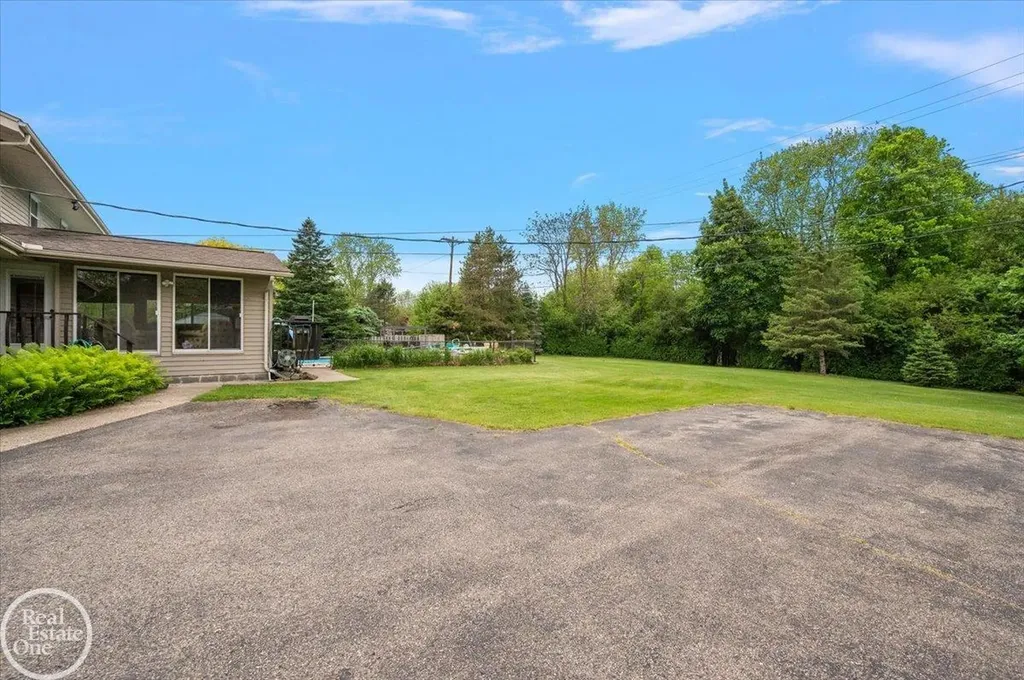 88 Aspinwall Drive Troy City MI 48098