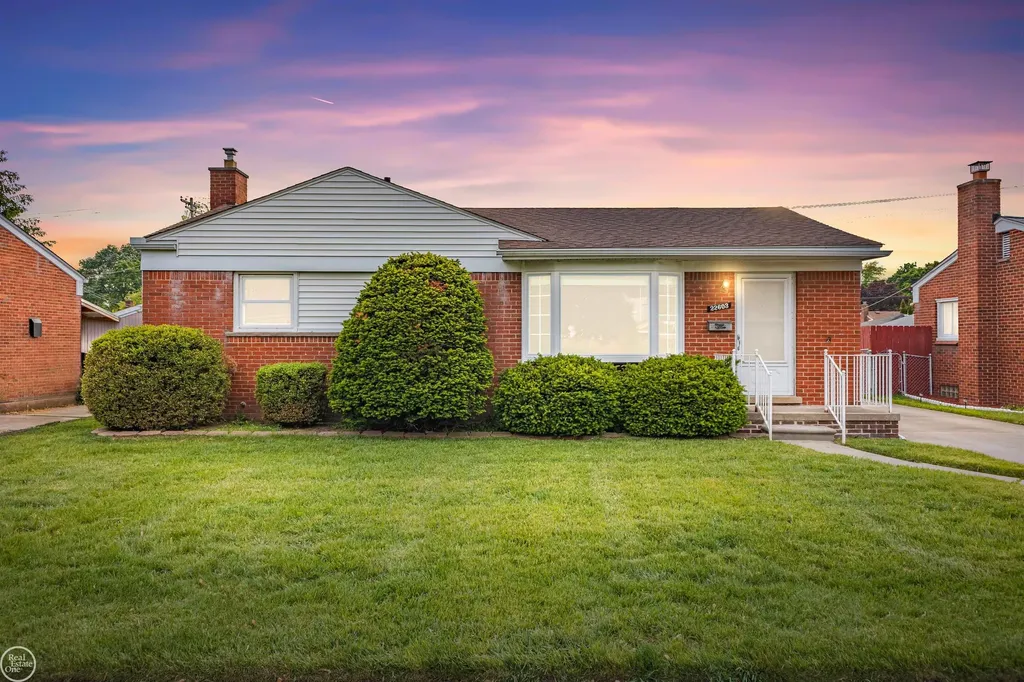 22603 Hill Street Warren City MI 48091