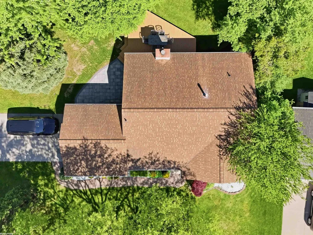 2250 Highsplint Drive Rochester Hills City MI 48307