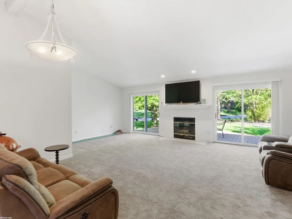 2250 Highsplint Drive Rochester Hills City MI 48307