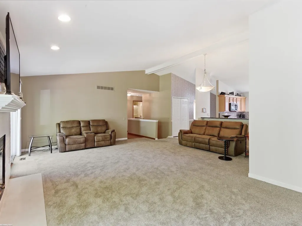 2250 Highsplint Drive Rochester Hills City MI 48307