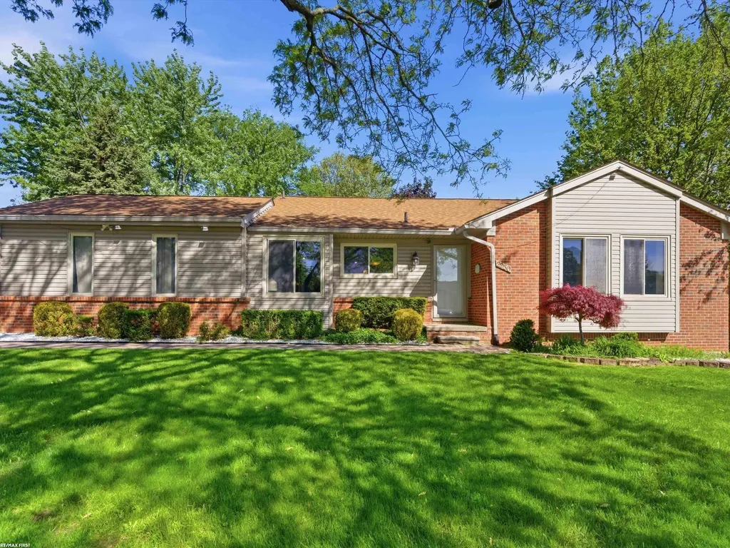 2250 Highsplint Drive Rochester Hills City MI 48307