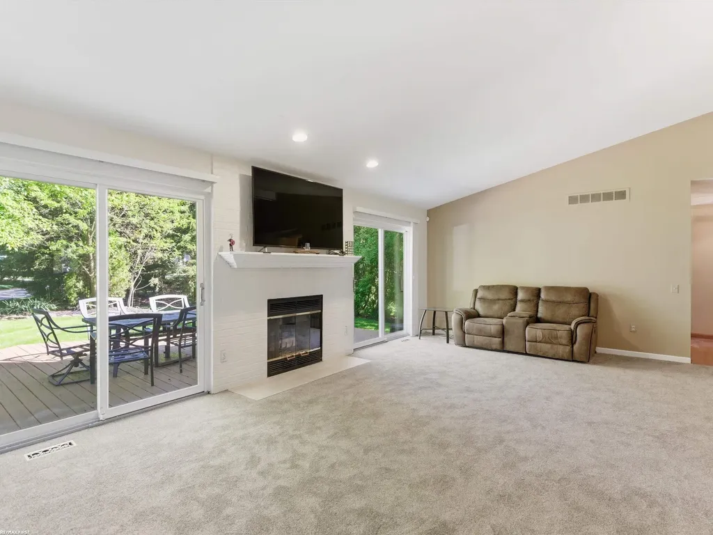 2250 Highsplint Drive Rochester Hills City MI 48307