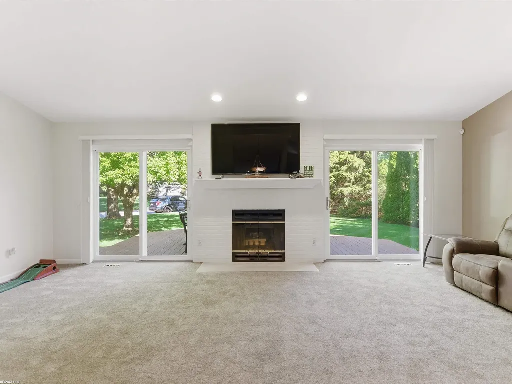 2250 Highsplint Drive Rochester Hills City MI 48307