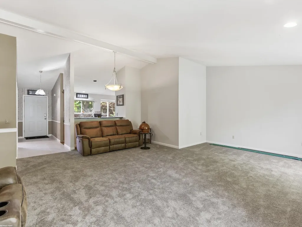 2250 Highsplint Drive Rochester Hills City MI 48307