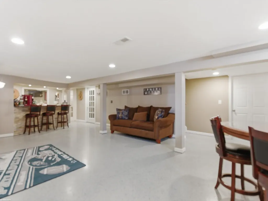 2250 Highsplint Drive Rochester Hills City MI 48307