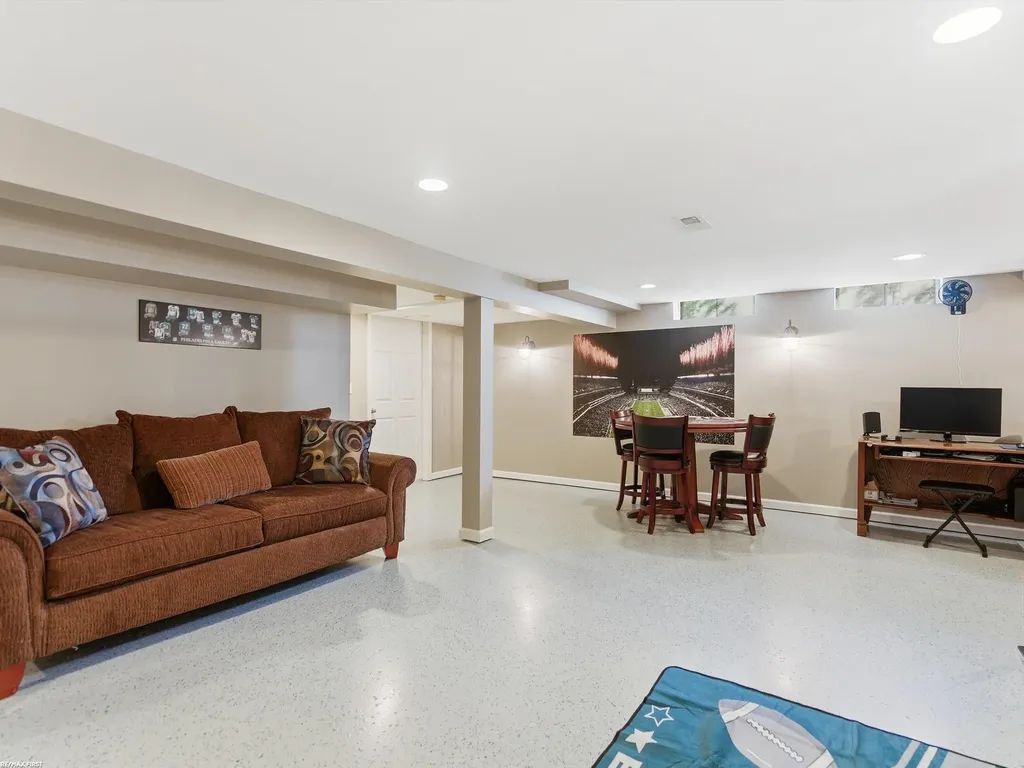 2250 Highsplint Drive Rochester Hills City MI 48307
