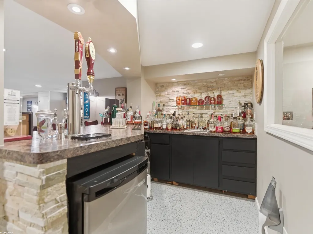 2250 Highsplint Drive Rochester Hills City MI 48307