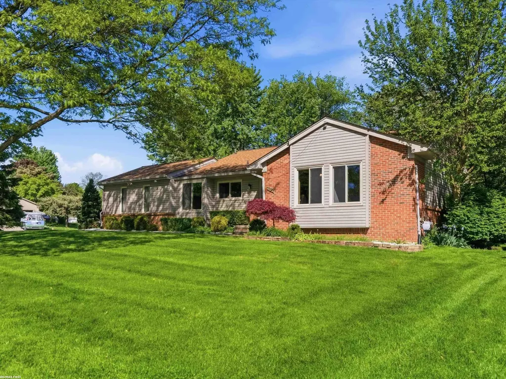 2250 Highsplint Drive Rochester Hills City MI 48307