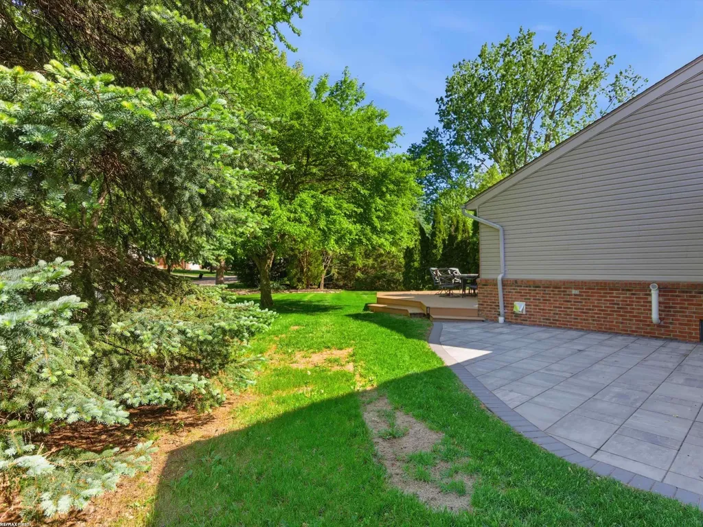 2250 Highsplint Drive Rochester Hills City MI 48307