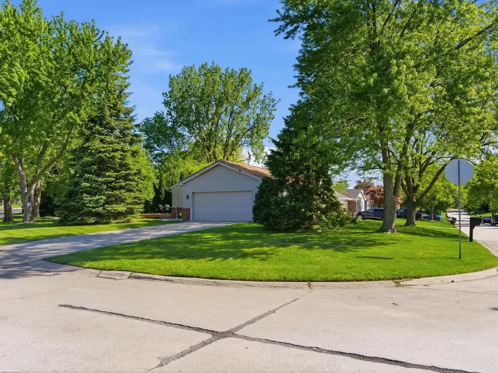 2250 Highsplint Drive Rochester Hills City MI 48307