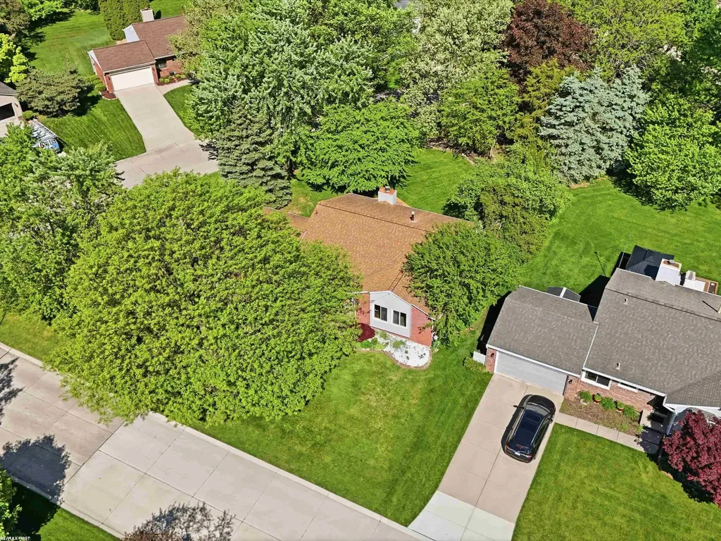 2250 Highsplint Drive Rochester Hills City MI 48307