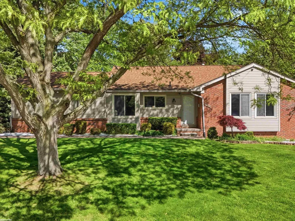 2250 Highsplint Drive Rochester Hills City MI 48307