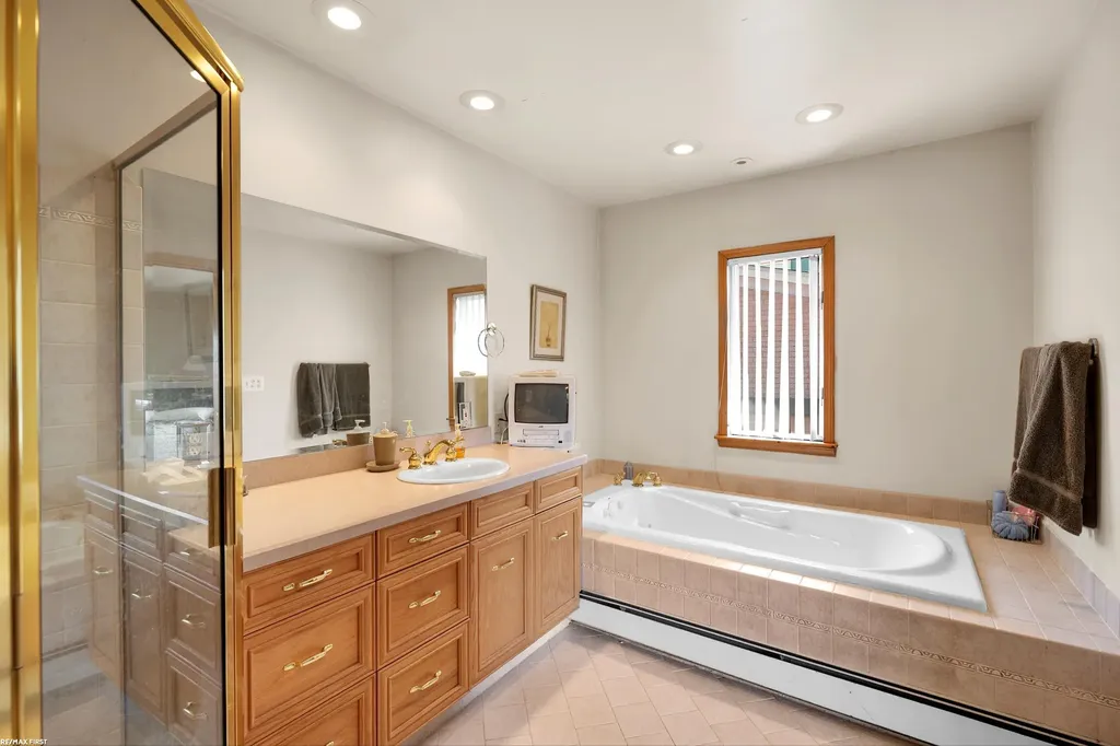 41589 Windmill Street Harrison Charter Township MI 48045