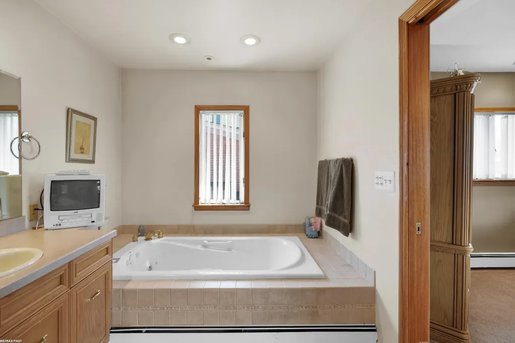 41589 Windmill Street Harrison Charter Township MI 48045