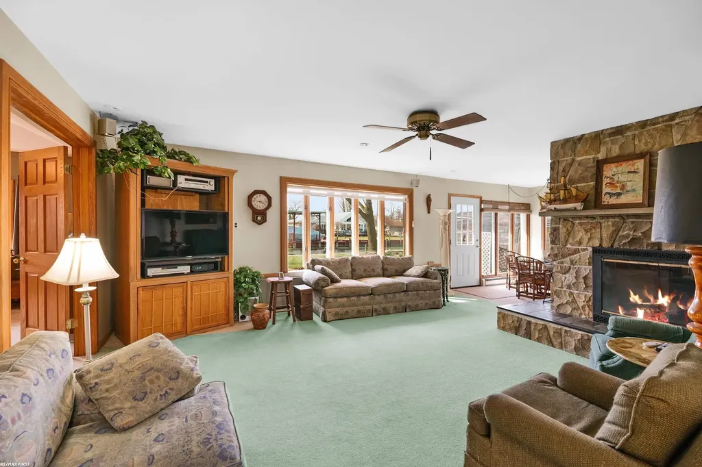 41589 Windmill Street Harrison Charter Township MI 48045